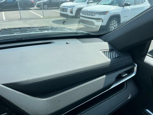 Used 2025 Toyota Highlander XSE AWD/4WD image 38
