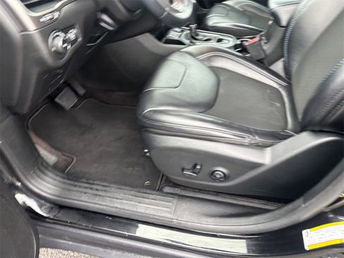 Used 2019 Jeep Cherokee Latitude Plus image 26