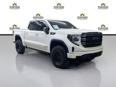 Used 2024 GMC Sierra 1500 AT4 w/ Technology Package AWD/4WD image 3