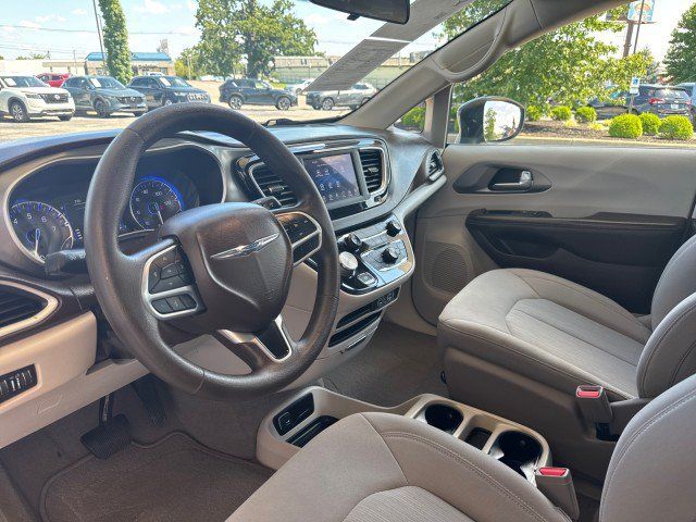 Used 2021 Chrysler Voyager LX FWD image 9