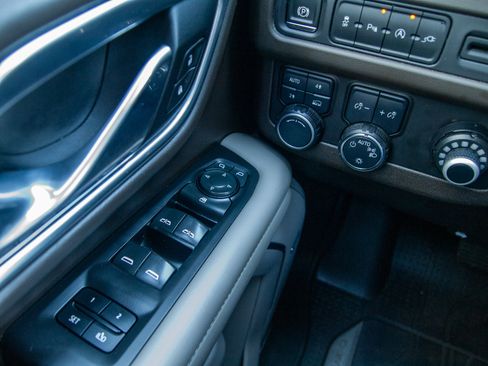 Used 2021 Chevrolet Suburban LT AWD/4WD image 22