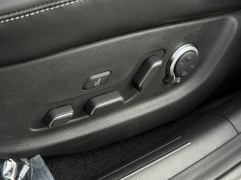 Used 2023 Genesis G80 image 33