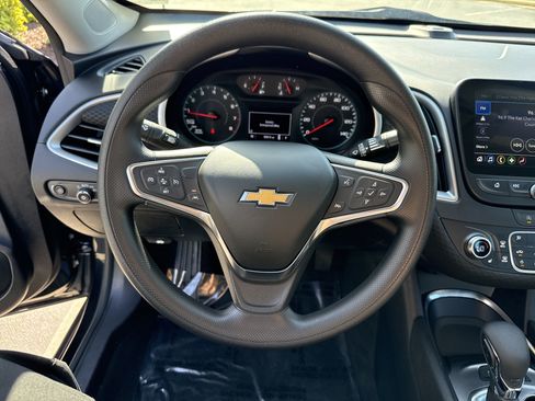 Used 2025 Chevrolet Malibu LT FWD image 18