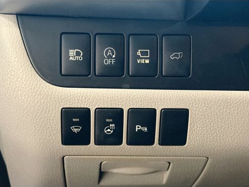 Used 2018 Toyota Highlander Limited Platinum AWD/4WD image 16