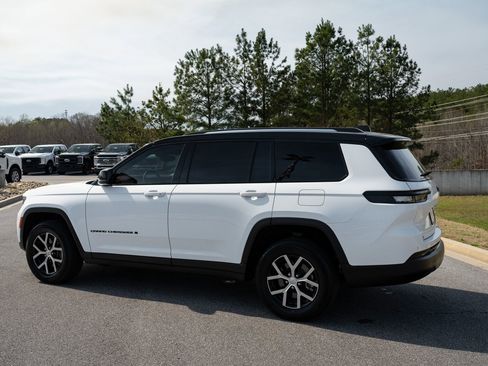 Used 2023 Jeep Grand Cherokee L Limited image 7