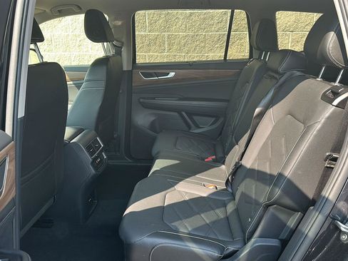 Used 2025 Volkswagen Atlas SE AWD/4WD image 31