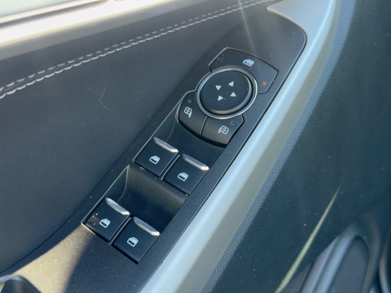 Used 2024 Ford Explorer XLT RWD image 15