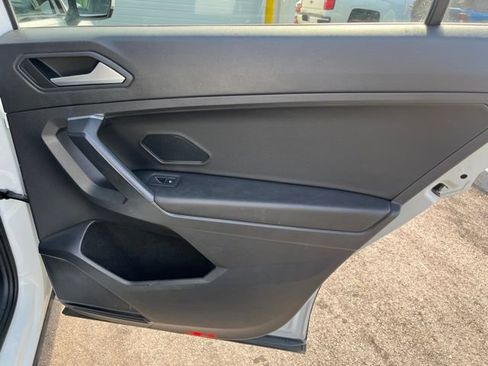 Used 2021 Volkswagen Tiguan SE w/ Panoramic Sunroof Package AWD/4WD image 12