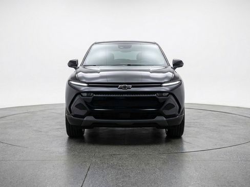 Used 2025 Chevrolet Equinox LT FWD image 2