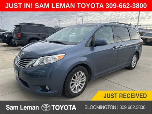 Used 2015 Toyota Sienna XLE image 1