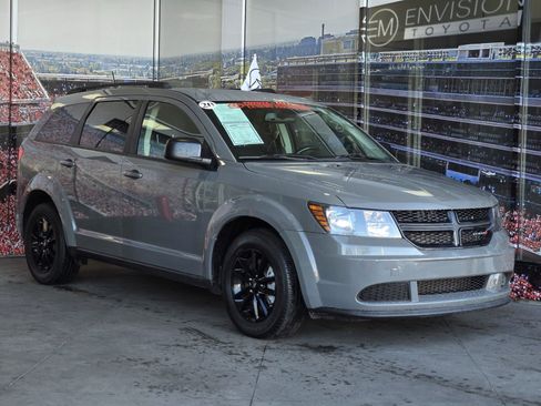 Used 2020 Dodge Journey SE w/ SE Popular Equipment Group image 1