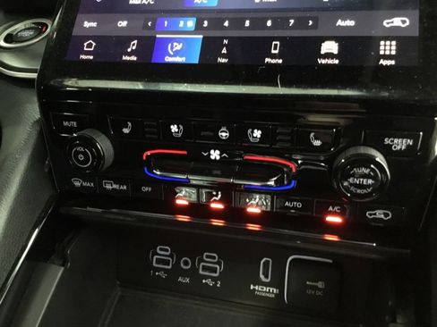 Used 2023 Jeep Grand Cherokee Limited w/ Luxury Tech Group II AWD/4WD image 29
