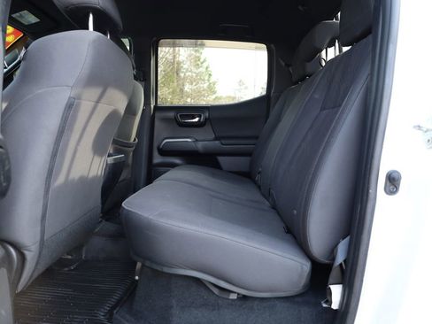 Used 2018 Toyota Tacoma TRD Off-Road image 12