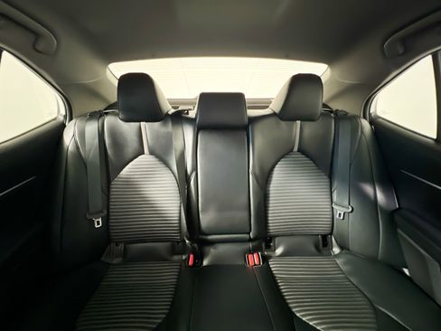 Used 2021 Toyota Camry SE image 32