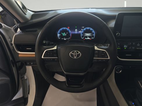 Used 2025 Toyota Grand Highlander AWD image 14