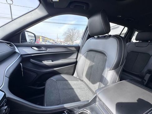 Used 2025 Jeep Grand Cherokee L Altitude image 14