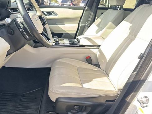 Used 2022 Land Rover Range Rover Velar R-Dynamic S image 17