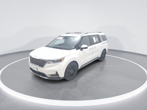 Used 2024 Kia Carnival SX Prestige image 3