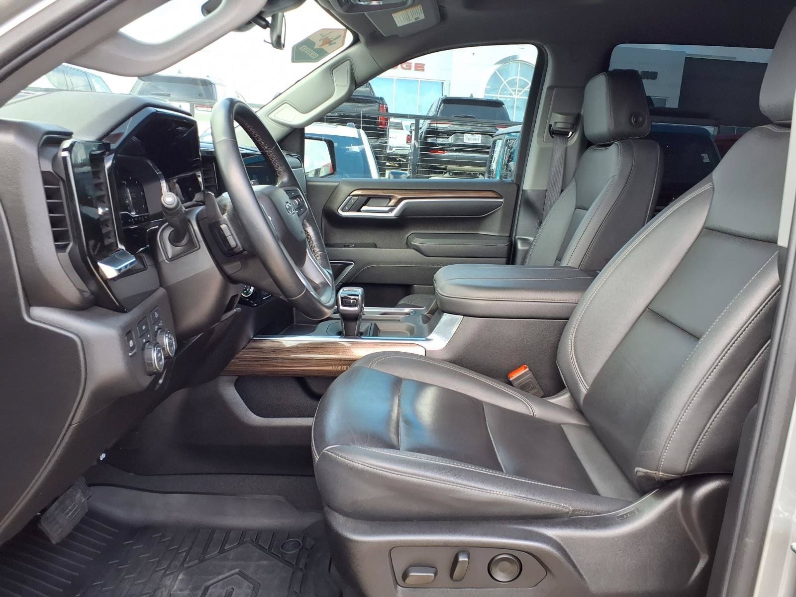 Used 2025 Chevrolet Silverado 1500 RST w/ Convenience Package II AWD/4WD image 16