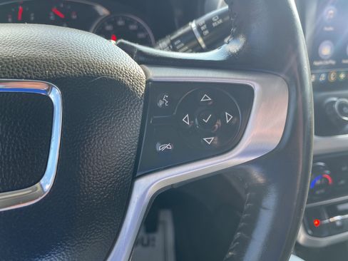 Used 2020 GMC Acadia SLE image 25