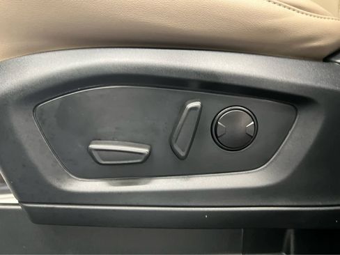 Used 2024 Ford Explorer XLT w/ Equipment Group 202A image 17