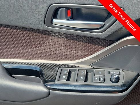 Used 2019 Toyota C-HR Limited FWD image 14