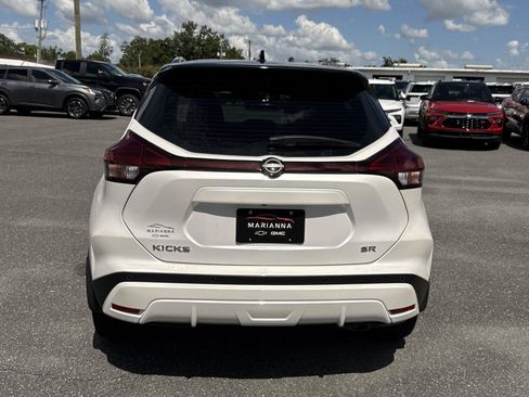 Used 2023 Nissan Kicks SR w/ SR Premium Package FWD image 5