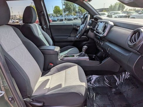 Used 2022 Toyota Tacoma TRD Off-Road AWD/4WD image 24