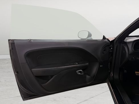 Used 2016 Dodge Challenger R/T Scat Pack w/ Leather Interior Group image 16