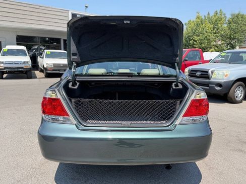 Used 2006 Toyota Camry XLE w/ VSC & Side Airbag Pkg FWD image 43