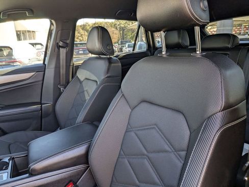 Used 2025 Volkswagen Atlas Cross Sport SE image 14