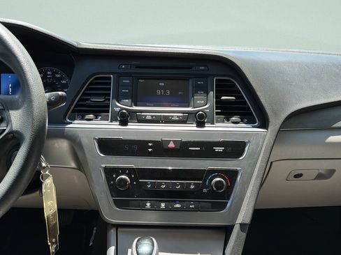 Used 2015 Hyundai Sonata SE w/ Option Group 09 FWD image 12