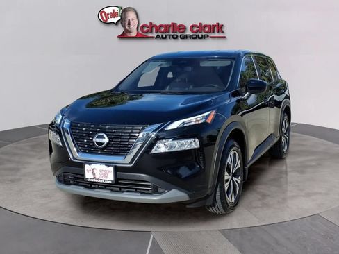 Used 2023 Nissan Rogue SV FWD image 2