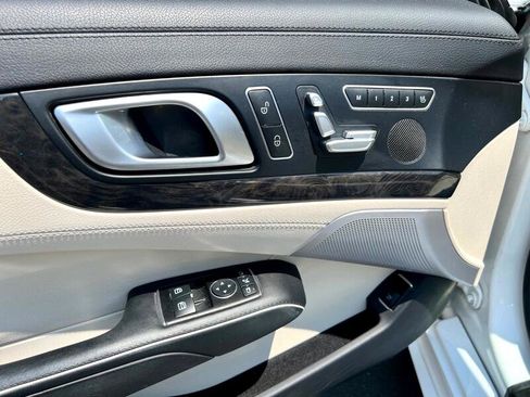 Used 2017 Mercedes-Benz SL 550 image 23