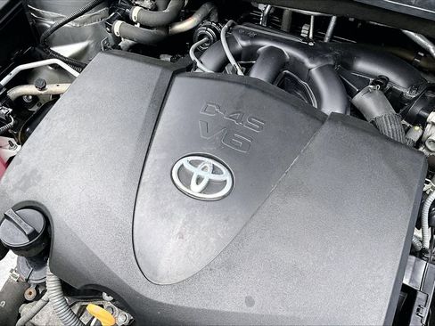 Used 2021 Toyota Highlander XLE AWD/4WD image 32