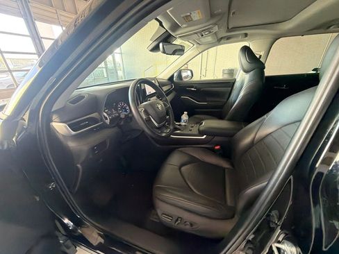 Used 2023 Toyota Highlander XLE FWD image 8