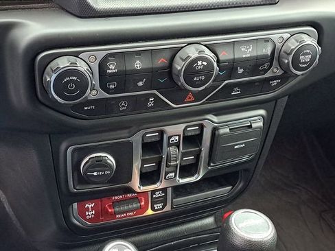 Used 2023 Jeep Gladiator Rubicon w/ Cold Weather Group image 15