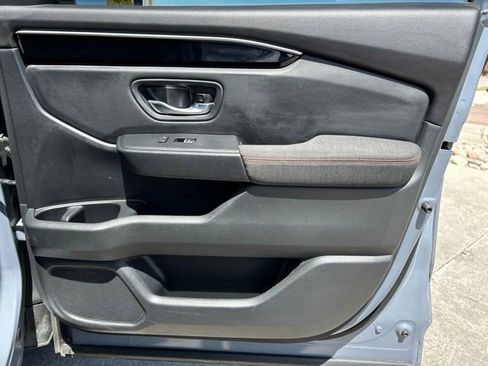 Used 2025 Honda Pilot Sport image 30