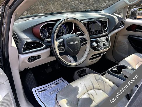 Used 2019 Chrysler Pacifica Limited FWD image 12