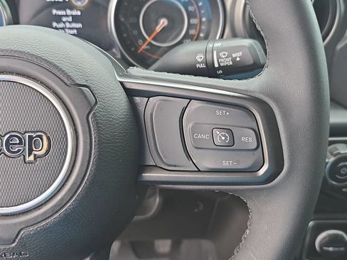 Used 2023 Jeep Gladiator Sport AWD/4WD image 19
