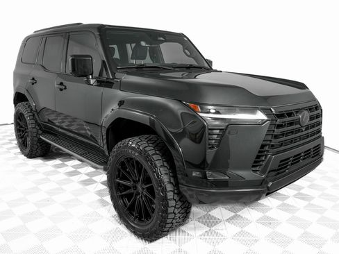 Used 2024 Lexus GX 550 w/ Accessory Package (2T) image 4