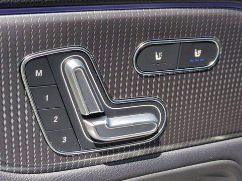 Used 2021 Mercedes-Benz GLB 250 4MATIC image 21