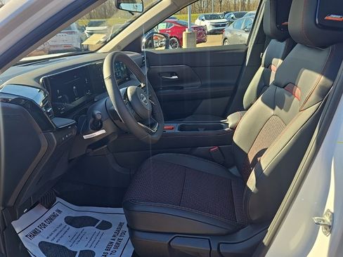 New 2026 Nissan Kicks SR image 9