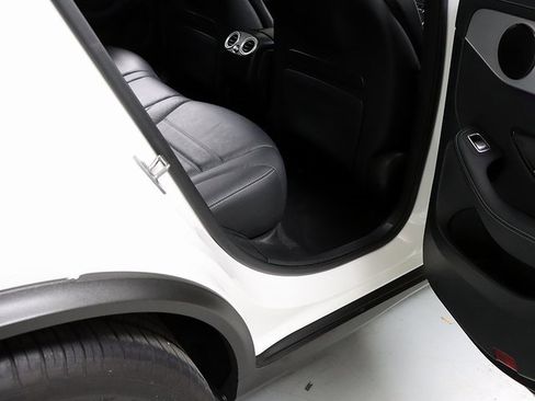 Certified 2022 Mercedes-Benz GLC 43 AMG 4MATIC image 33