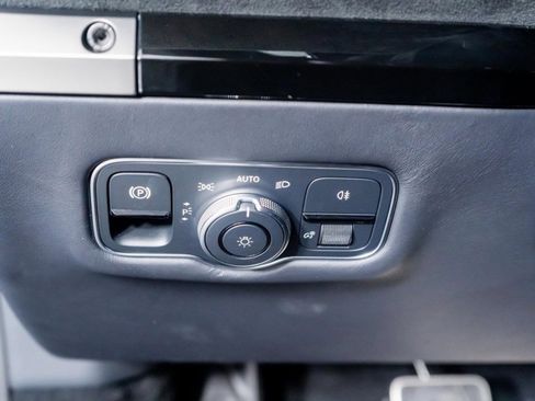 Used 2025 Aston Martin V8 Vantage Coupe image 45