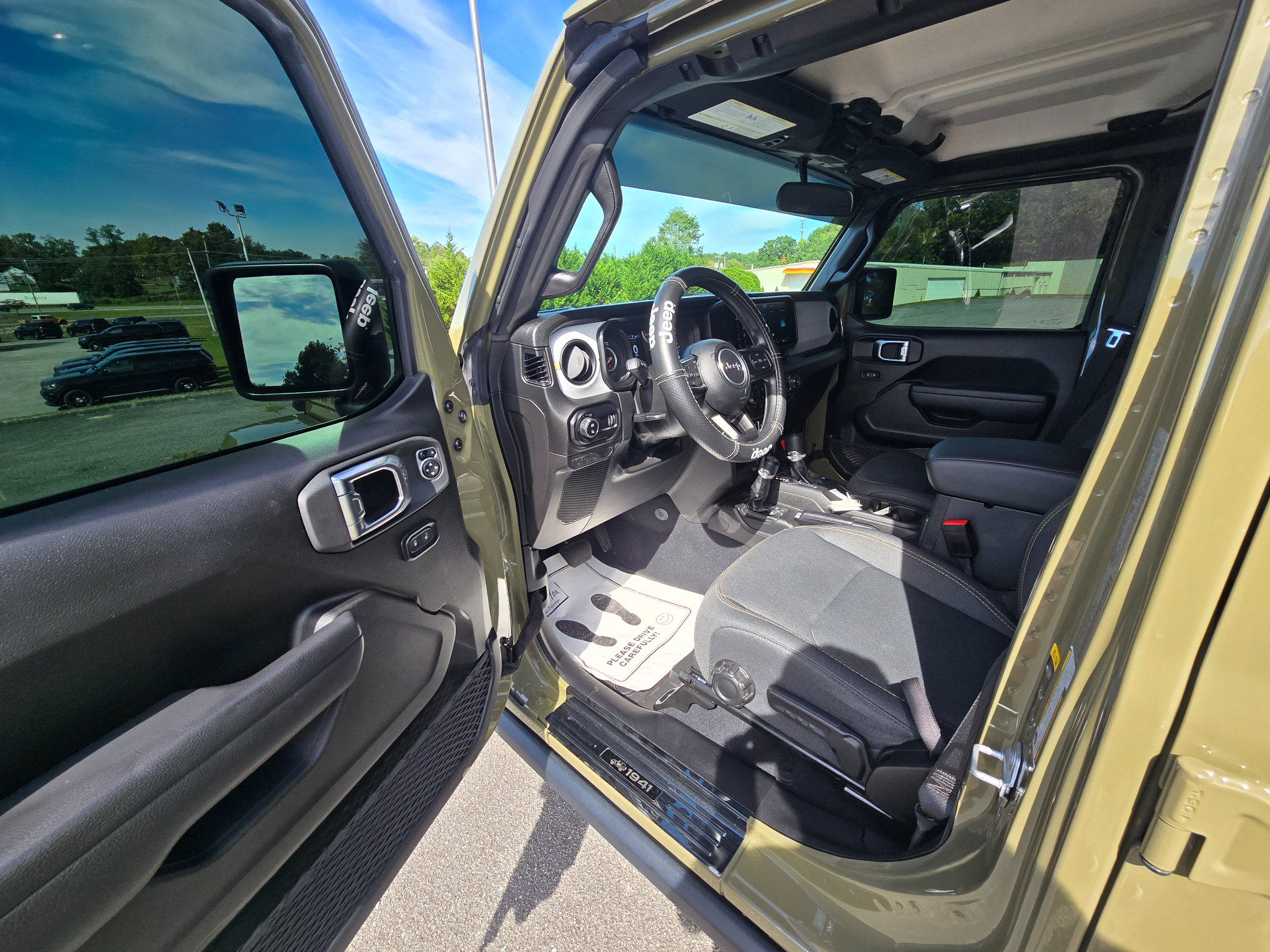 Used 2025 Jeep Gladiator Sport AWD/4WD image 11