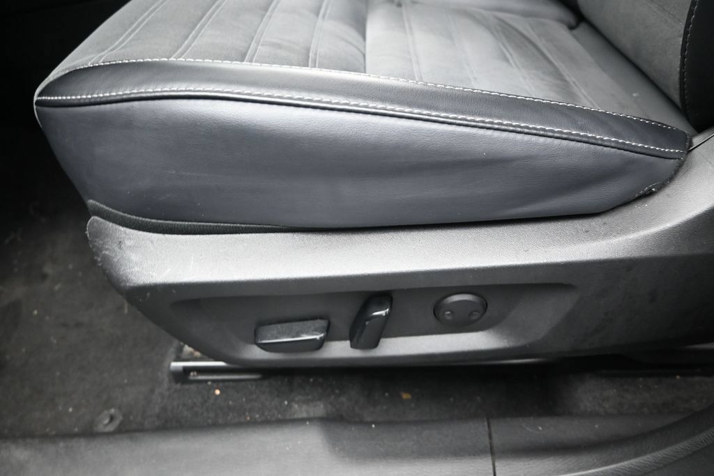 Used 2025 Mitsubishi Outlander SE FWD image 13