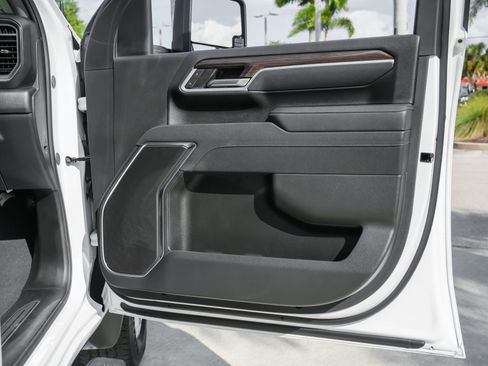 Used 2025 Chevrolet Silverado 2500 LT w/ Convenience Package image 39