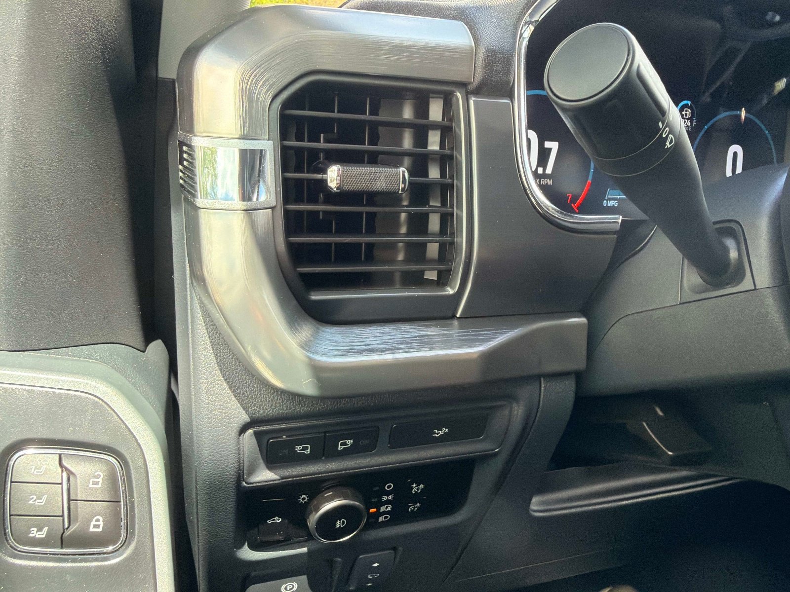 Used 2023 Ford F150 Lariat AWD/4WD image 46