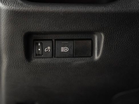 Used 2025 Toyota RAV4 XLE image 40